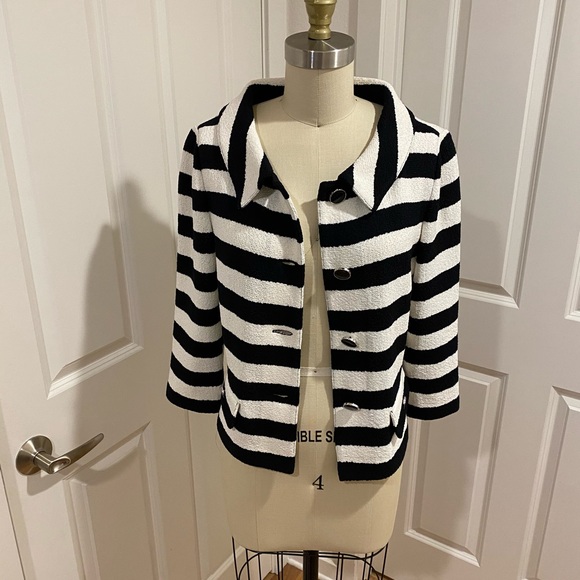 St. John Collection Knit Blazer. Size 6. Never Worn. - Picture 2 of 6